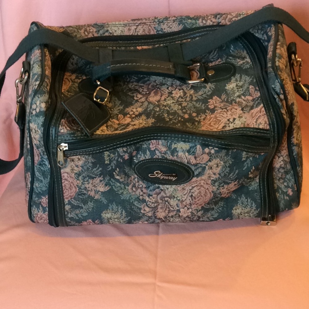FINAL SALE PRICE Skyway Footed Tapestry Carryon/Overnight Bag